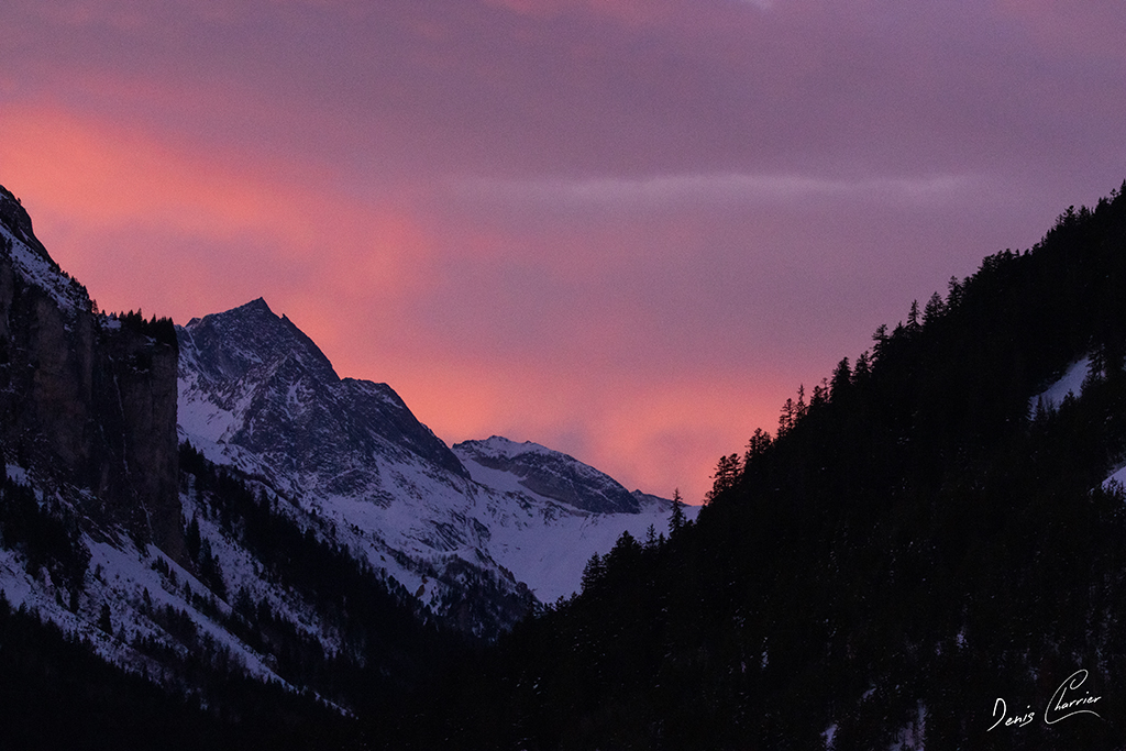 Lumière du levé de soleil dans la vallée de Pralognan la Vanoise